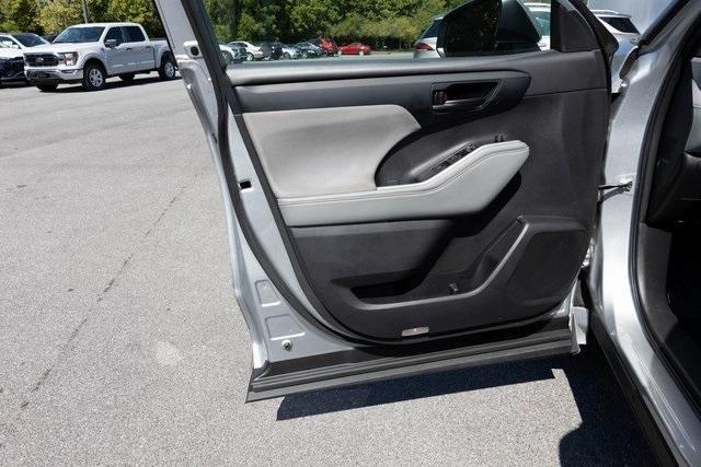 used 2024 Toyota Highlander car, priced at $36,499