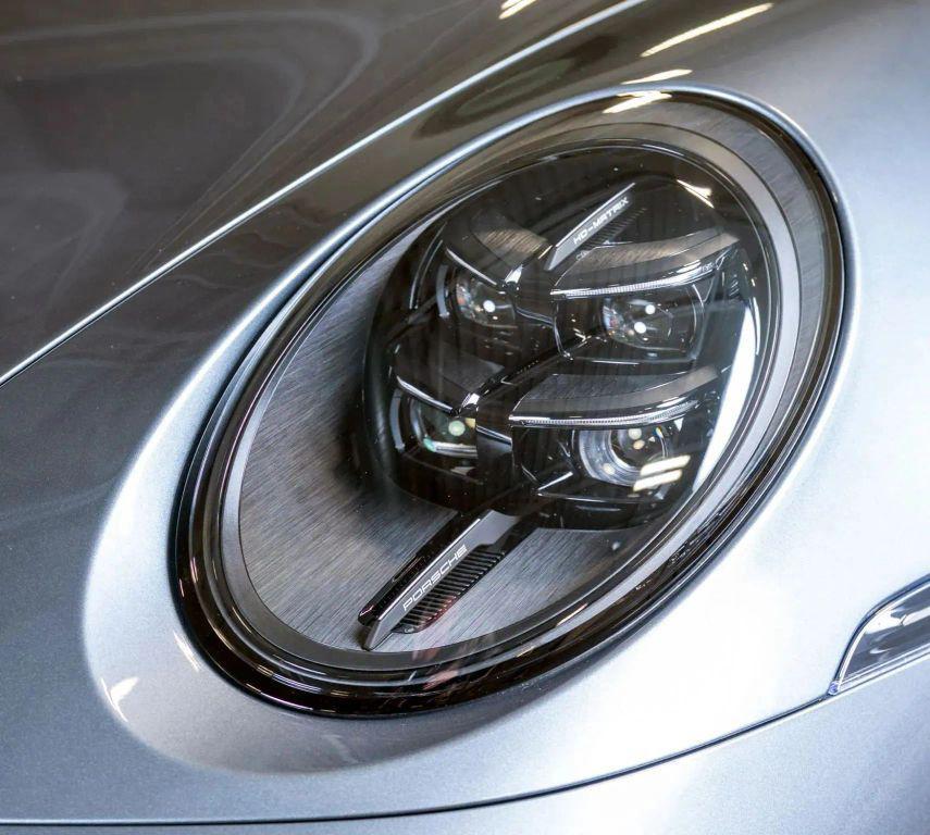 Porsche 911 view 35