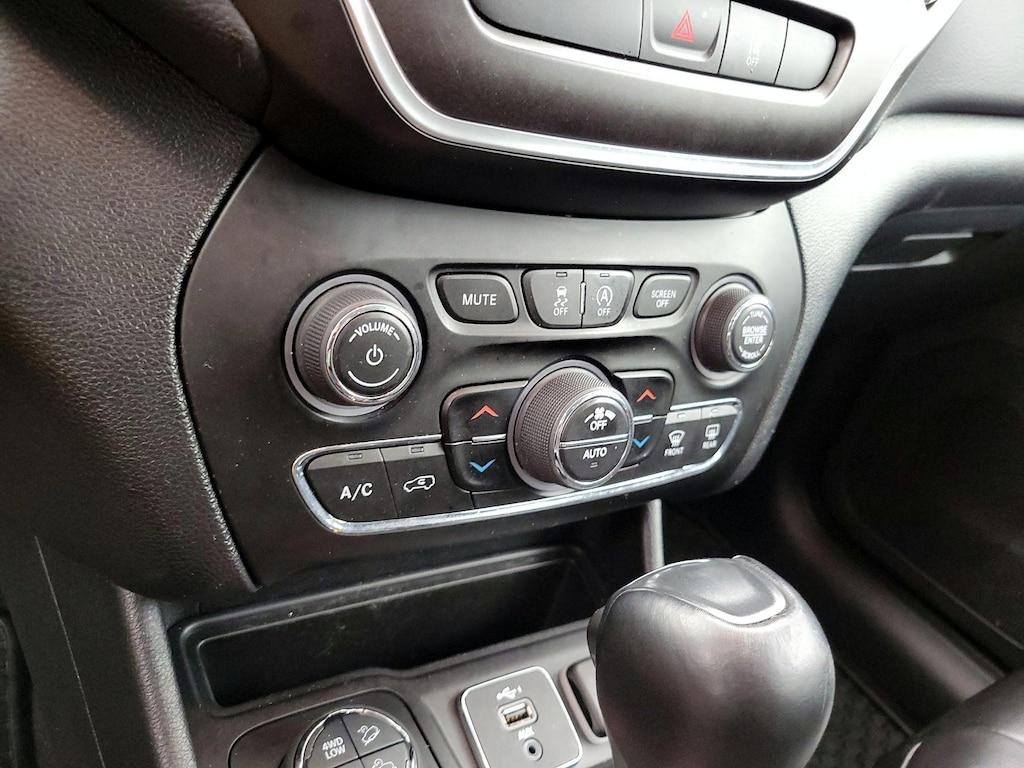 used 2022 Jeep Cherokee car, priced at $23,998