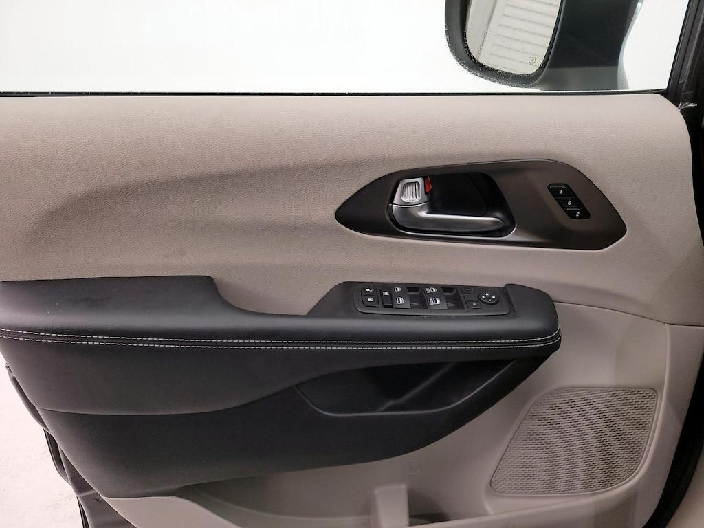 used 2023 Chrysler Pacifica car, priced at $24,998