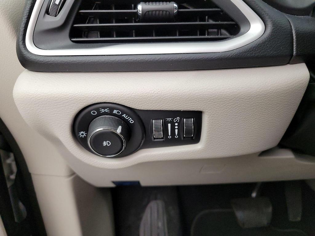 used 2023 Chrysler Pacifica car, priced at $24,998