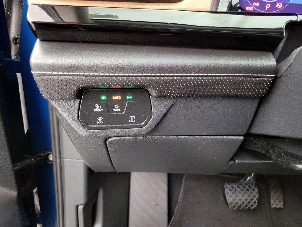 used 2025 Volkswagen Atlas car, priced at $34,998