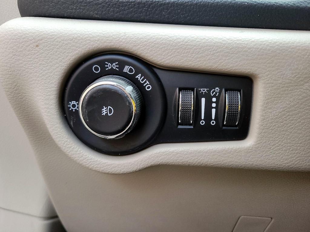 used 2023 Chrysler Pacifica car, priced at $30,998