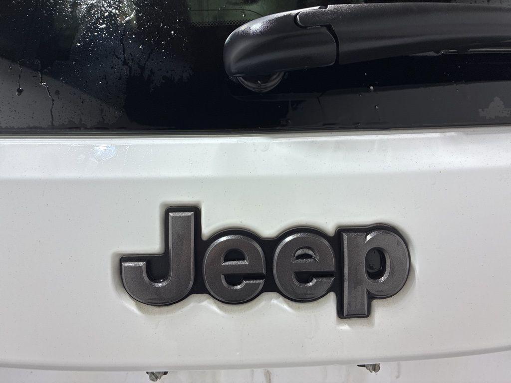 used 2021 Jeep Grand Cherokee car, priced at $17,995