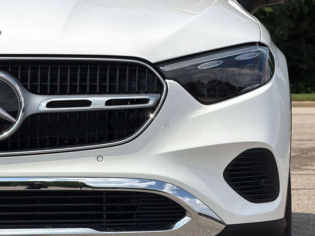 new 2026 Mercedes-Benz GLC 300 car, priced at $61,920