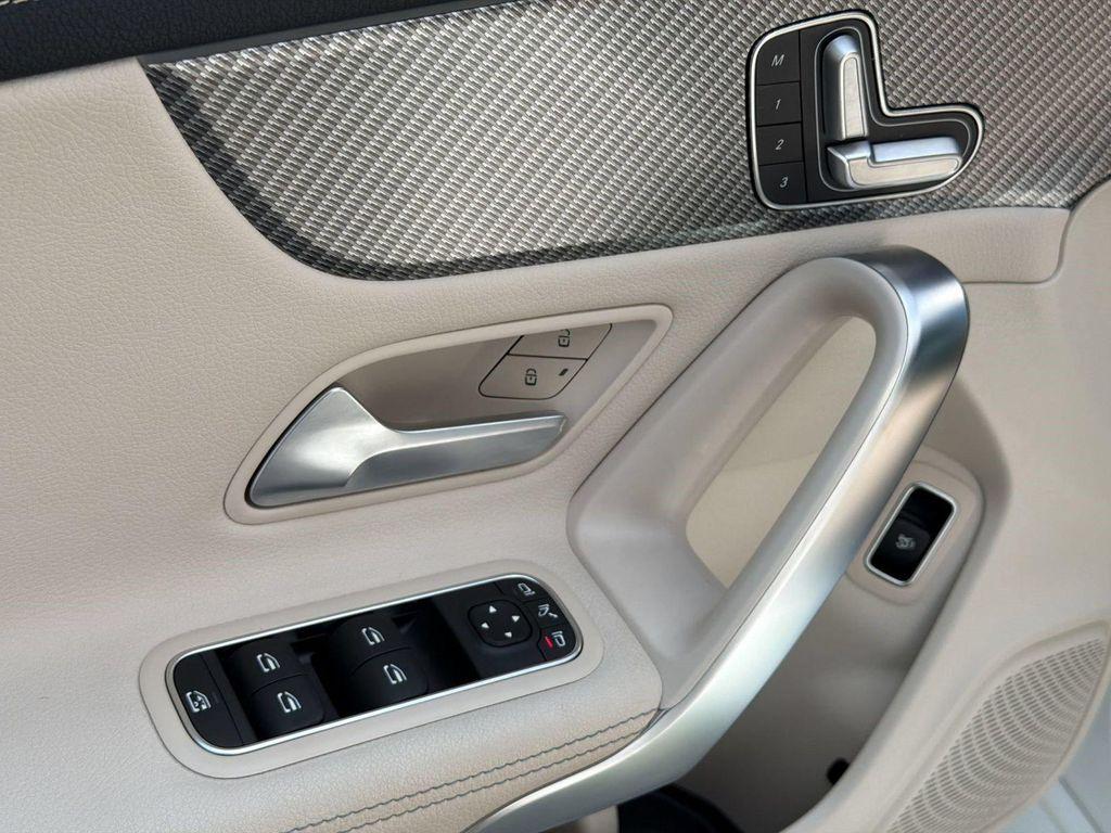Mercedes-Benz CLA view 26