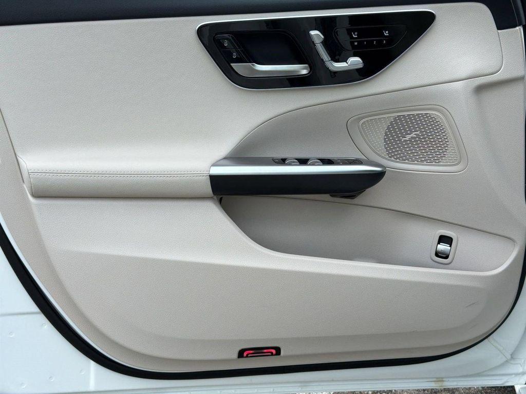 Mercedes-Benz C-Class view 14