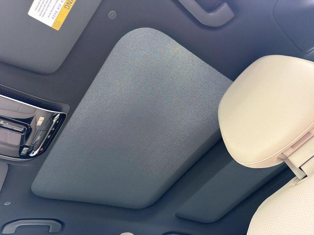 Mercedes-Benz C-Class view 23