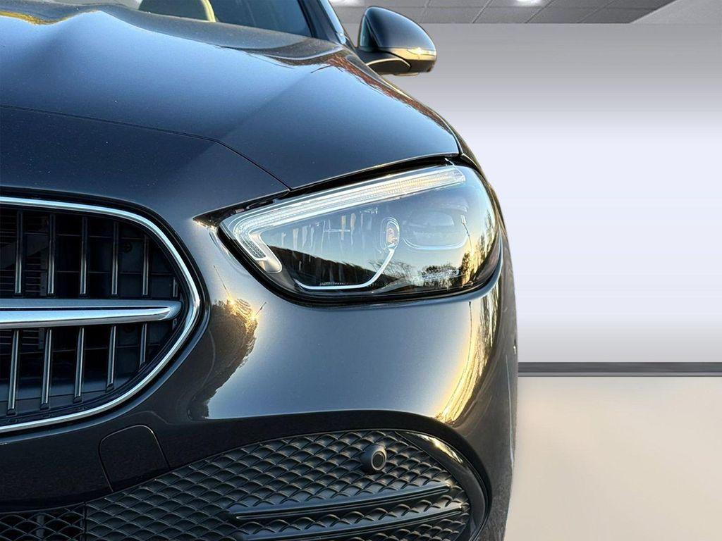 Mercedes-Benz C-Class view 9