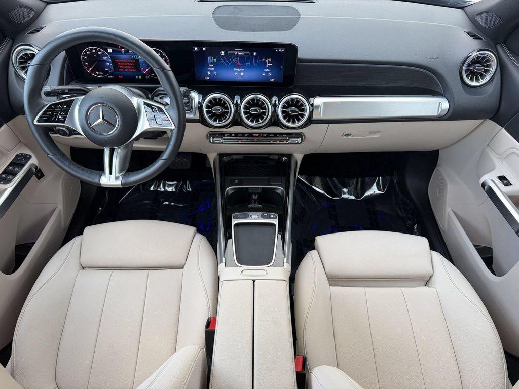 Mercedes-Benz GLB view 16