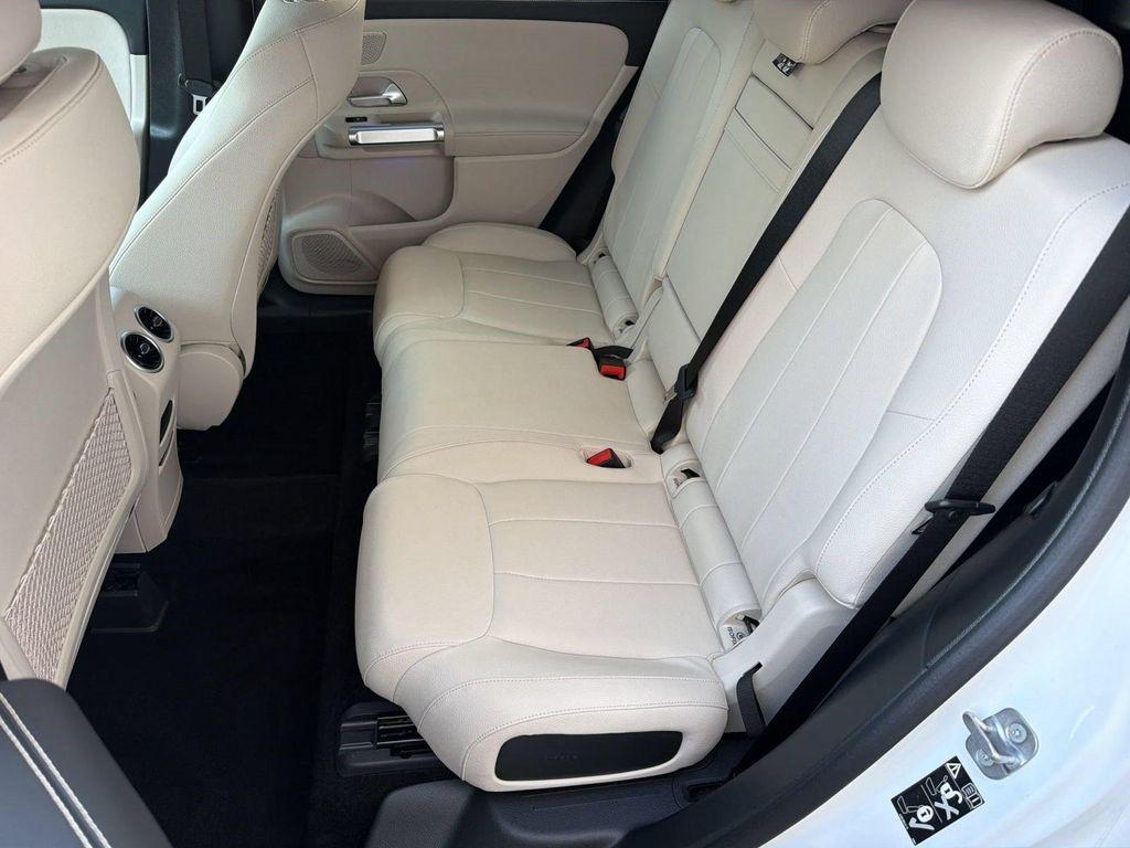 Mercedes-Benz GLB view 24