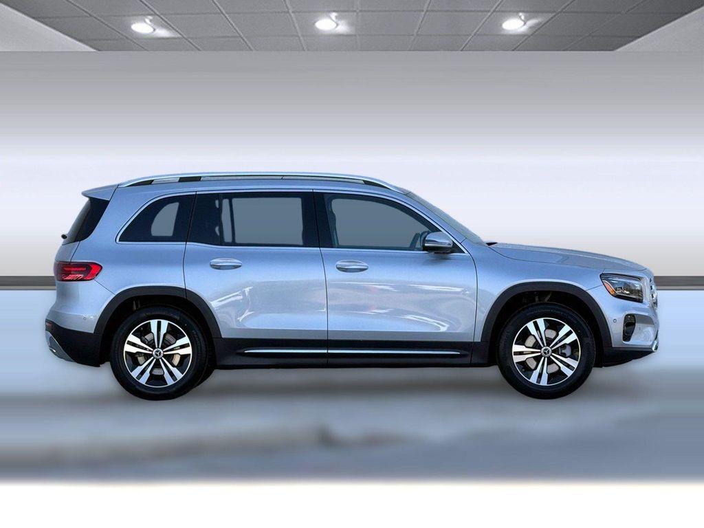 Mercedes-Benz GLB view 8