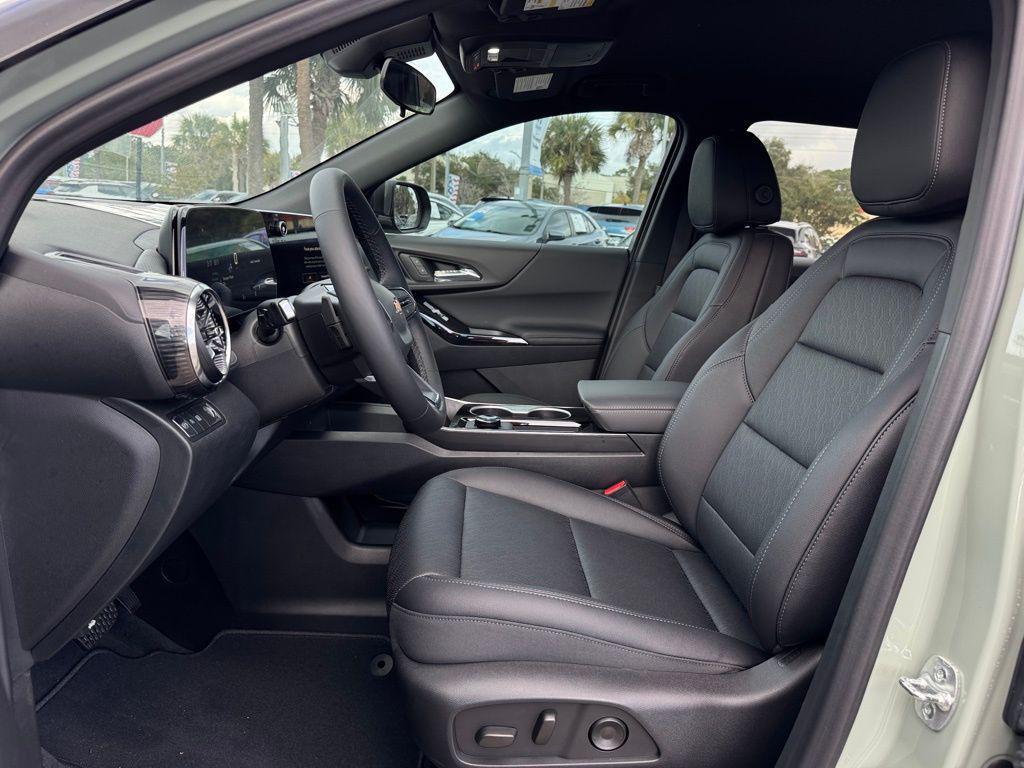 new 2026 Chevrolet Equinox car, priced at $33,040