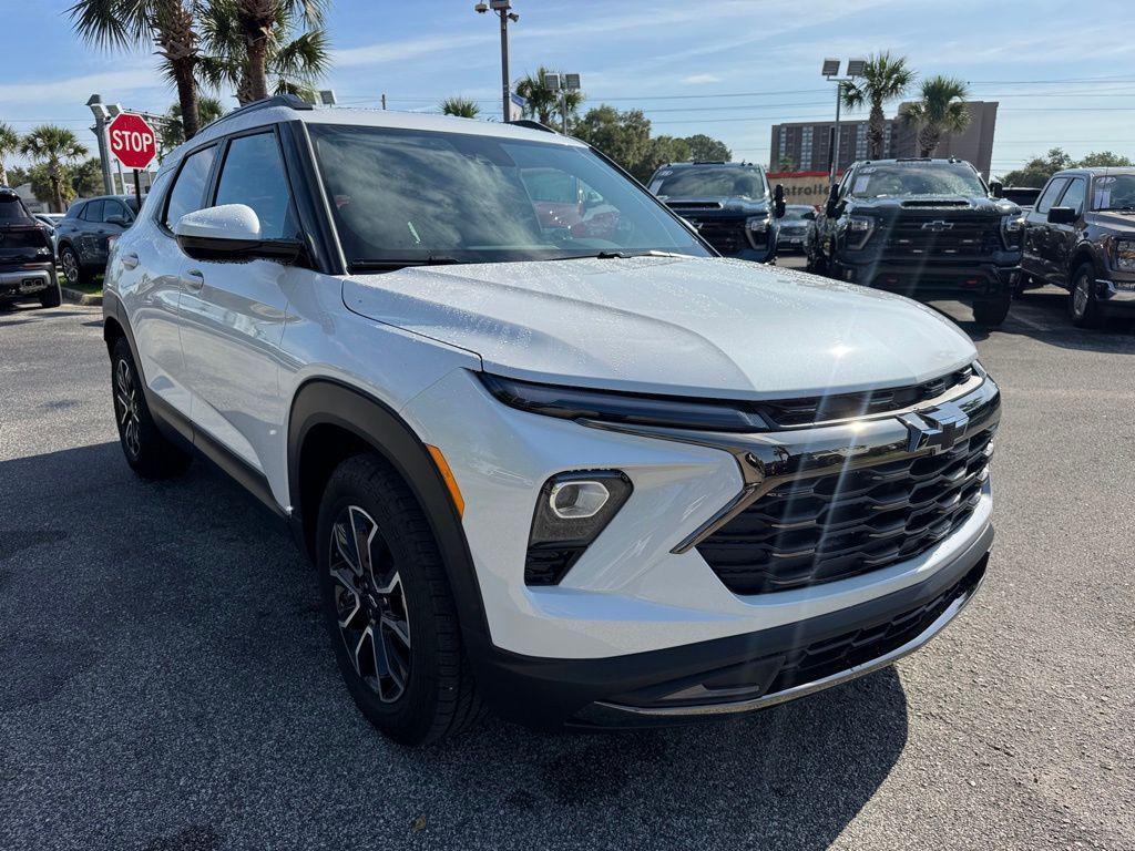 new 2025 Chevrolet TrailBlazer car, priced at $33,720