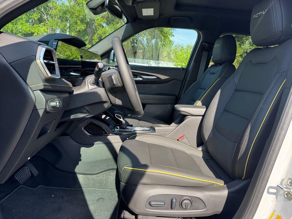 new 2025 Chevrolet TrailBlazer car, priced at $33,720