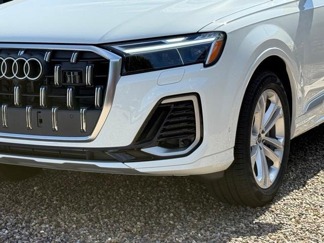 new 2025 Audi Q7 car, priced at $63,304