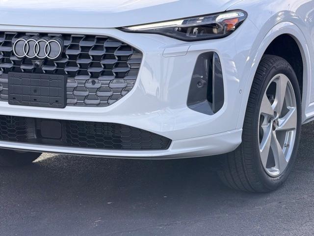 new 2025 Audi Q5 car, priced at $60,070