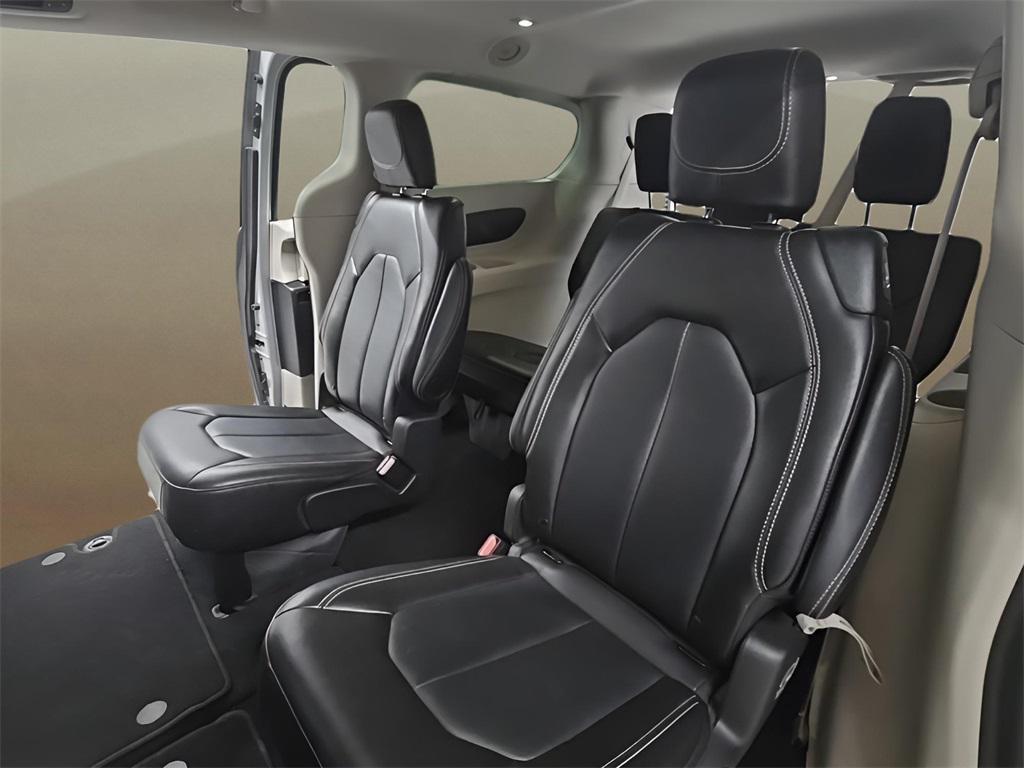 used 2024 Chrysler Pacifica car, priced at $28,995