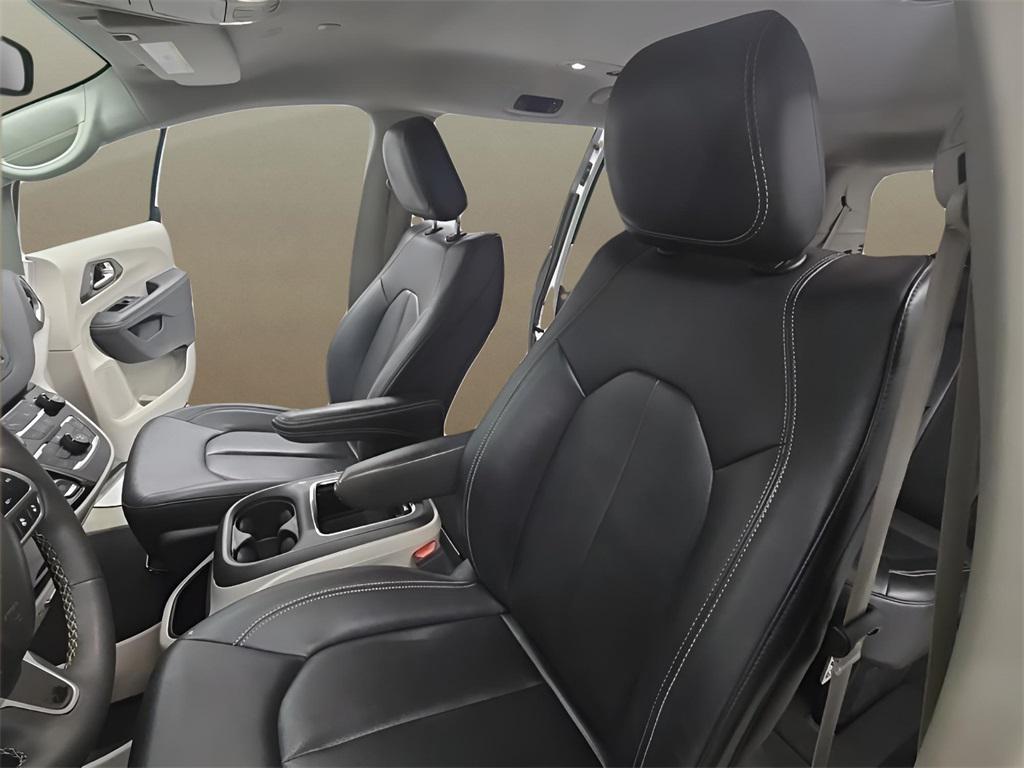 used 2024 Chrysler Pacifica car, priced at $28,795