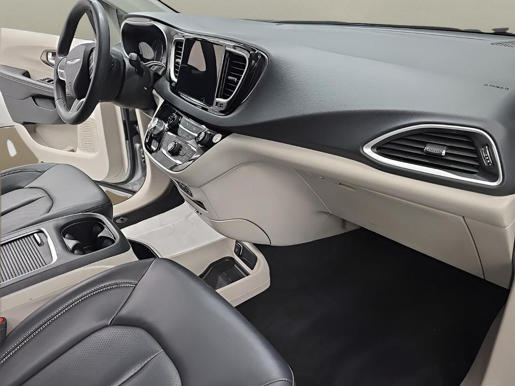 used 2024 Chrysler Pacifica car, priced at $27,495