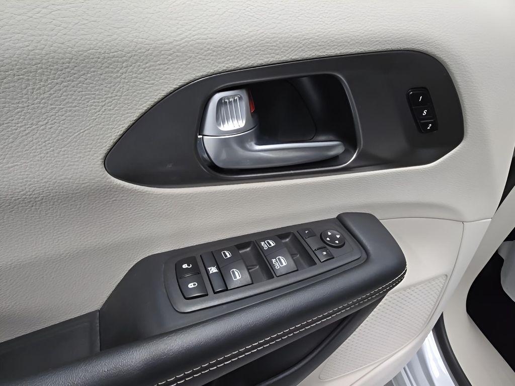 used 2024 Chrysler Pacifica car, priced at $27,495