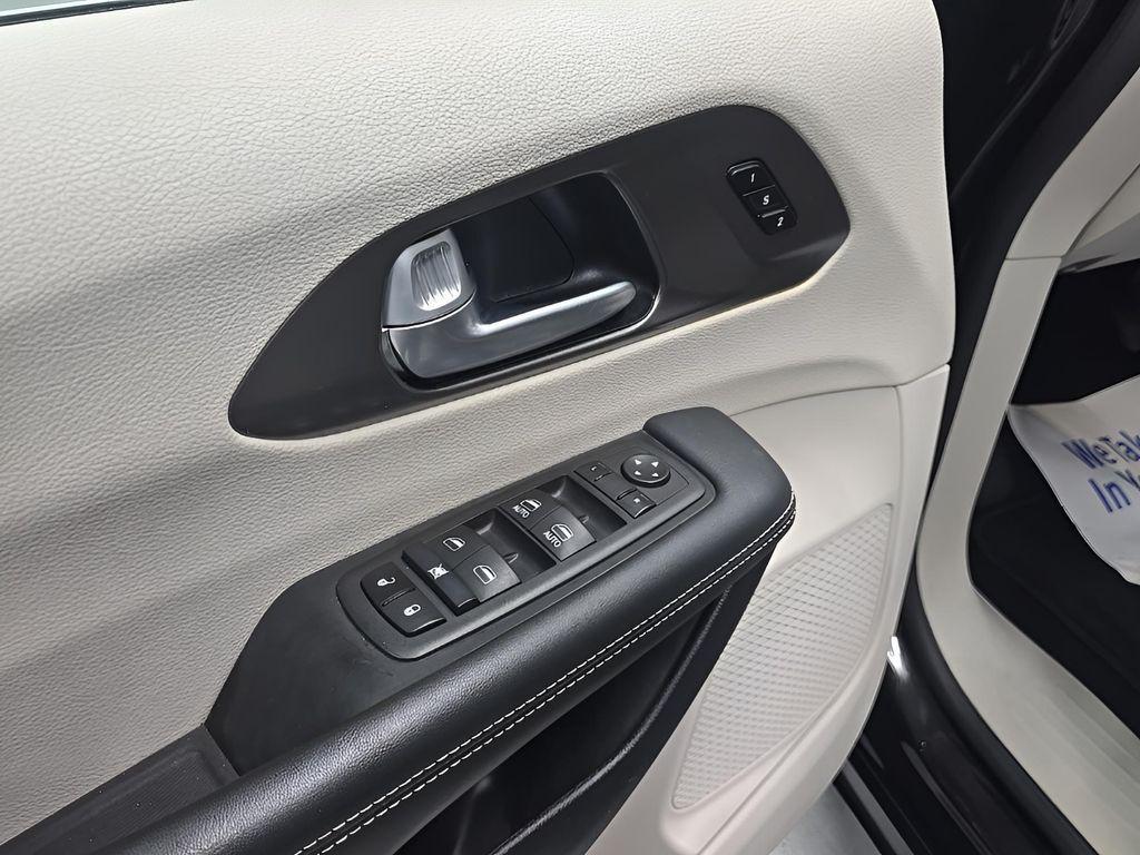 used 2024 Chrysler Pacifica car, priced at $26,350