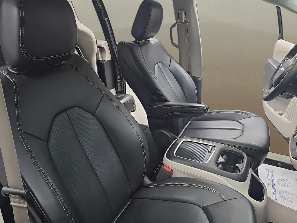 used 2024 Chrysler Pacifica car, priced at $26,350