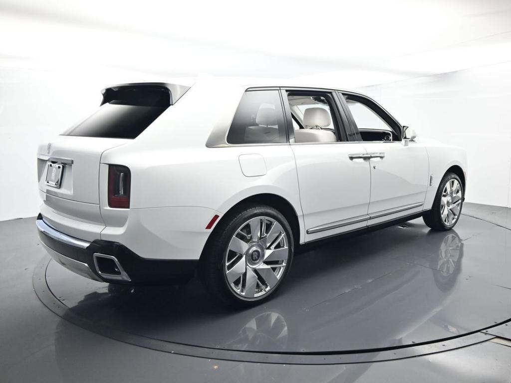 new 2026 Rolls-Royce Cullinan car, priced at $513,653