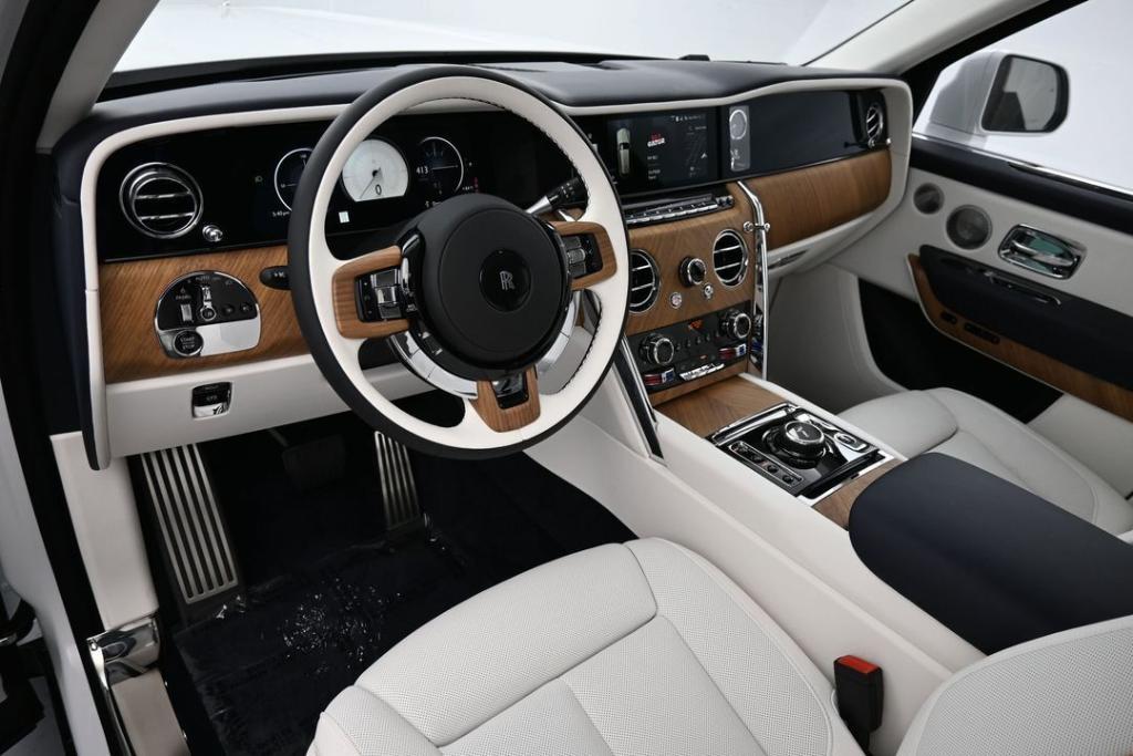 new 2026 Rolls-Royce Cullinan car, priced at $513,653