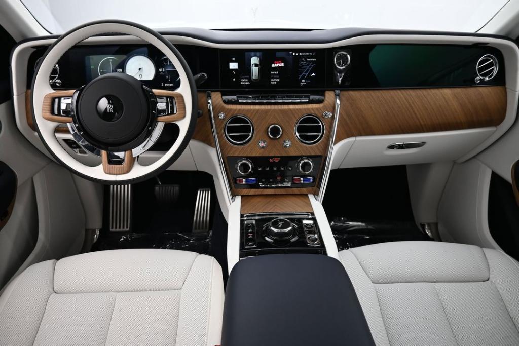 new 2026 Rolls-Royce Cullinan car, priced at $513,653