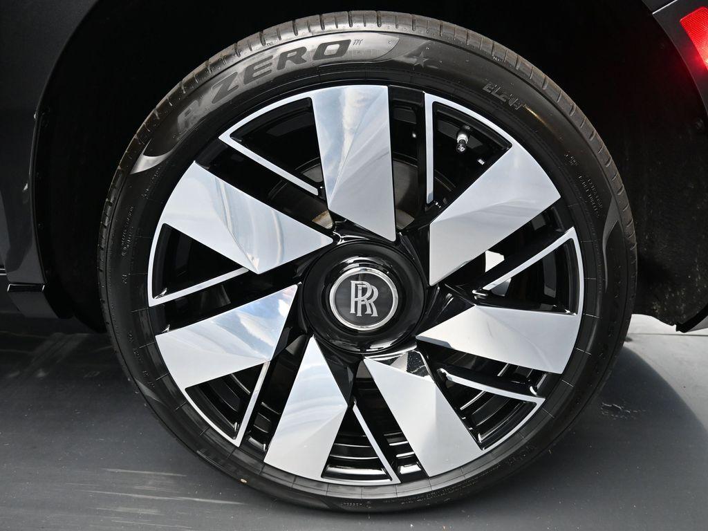 new 2026 Rolls-Royce Cullinan car, priced at $519,650