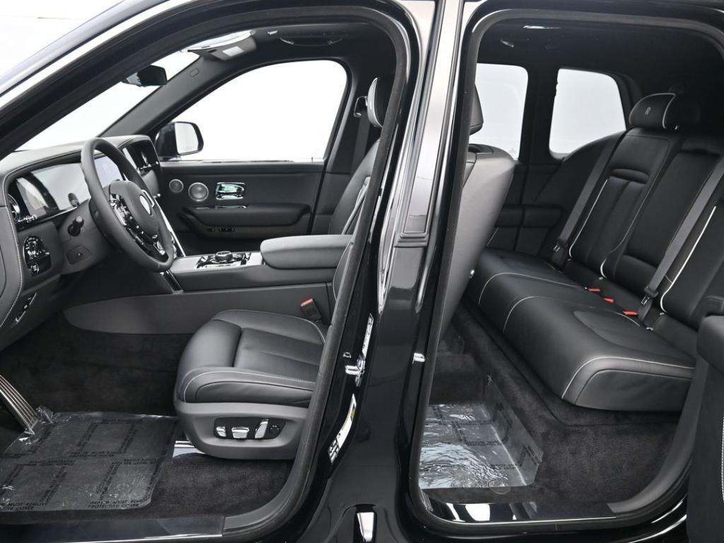 new 2026 Rolls-Royce Cullinan car, priced at $505,653