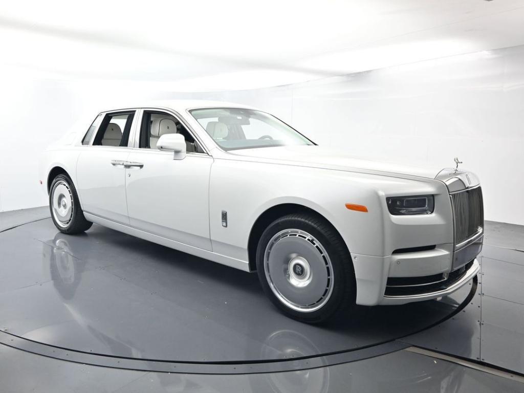 new 2027 Rolls-Royce Phantom car, priced at $712,578