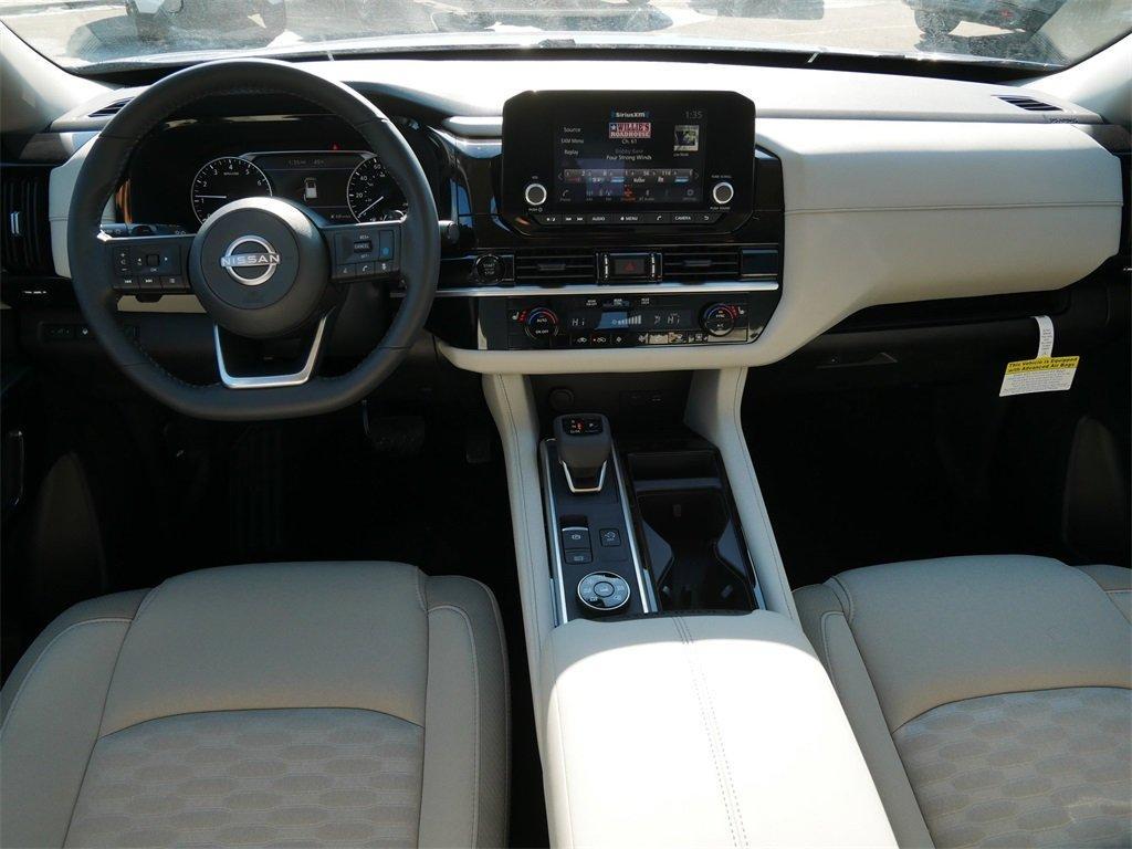 new 2025 Nissan Pathfinder car, priced at $40,000