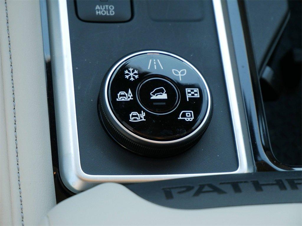 new 2025 Nissan Pathfinder car, priced at $40,000