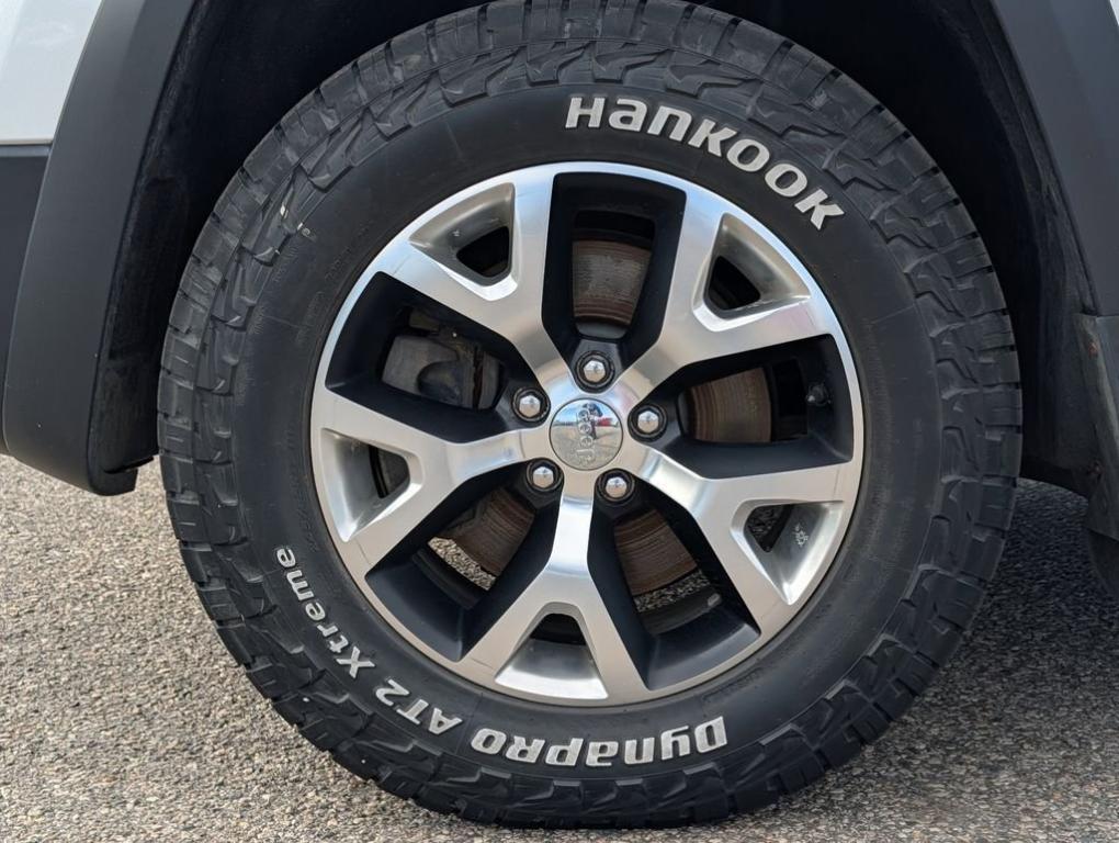 used 2015 Jeep Cherokee car, priced at $14,700