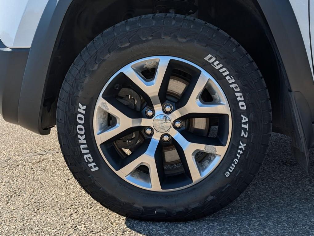 used 2015 Jeep Cherokee car, priced at $14,850