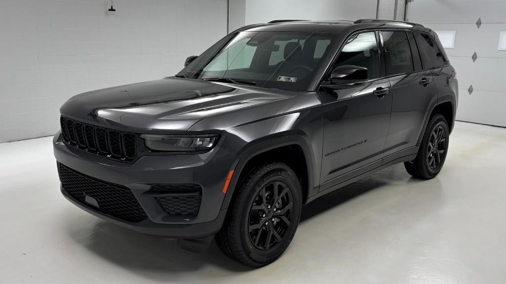 new 2025 Jeep Grand Cherokee car, priced at $45,482