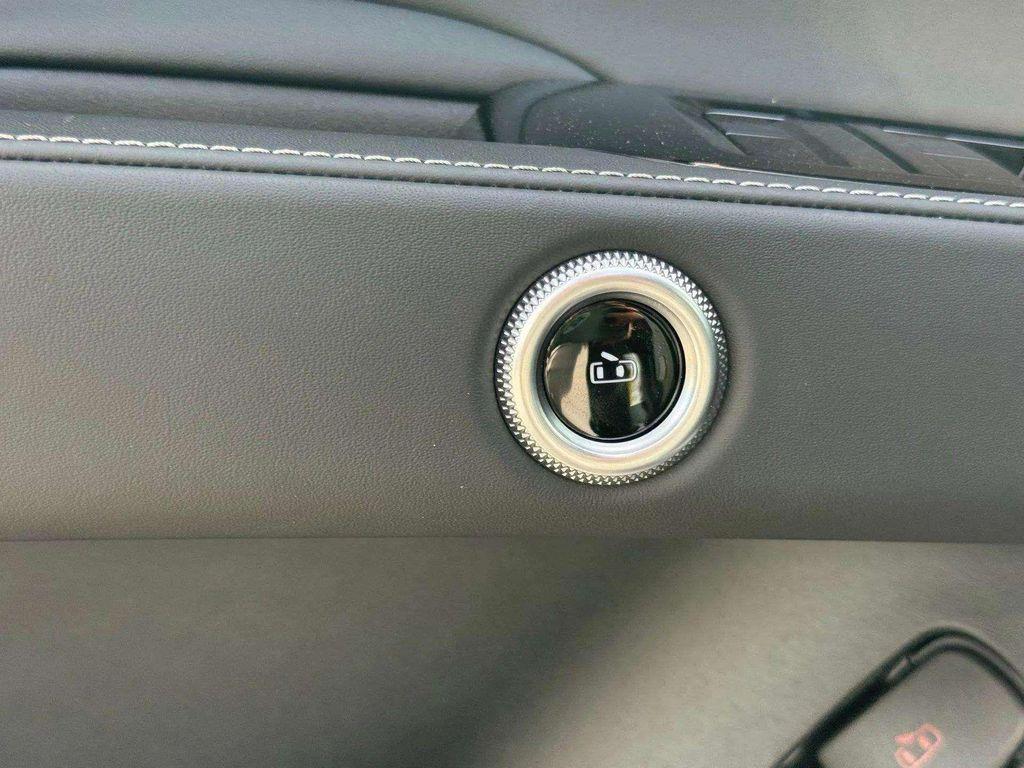 new 2025 Maserati Grecale car, priced at $85,995