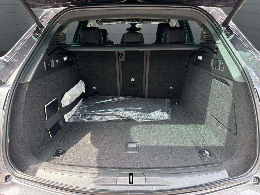 new 2025 Maserati Grecale car, priced at $83,805