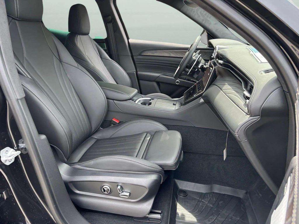 new 2025 Maserati Grecale car, priced at $82,655