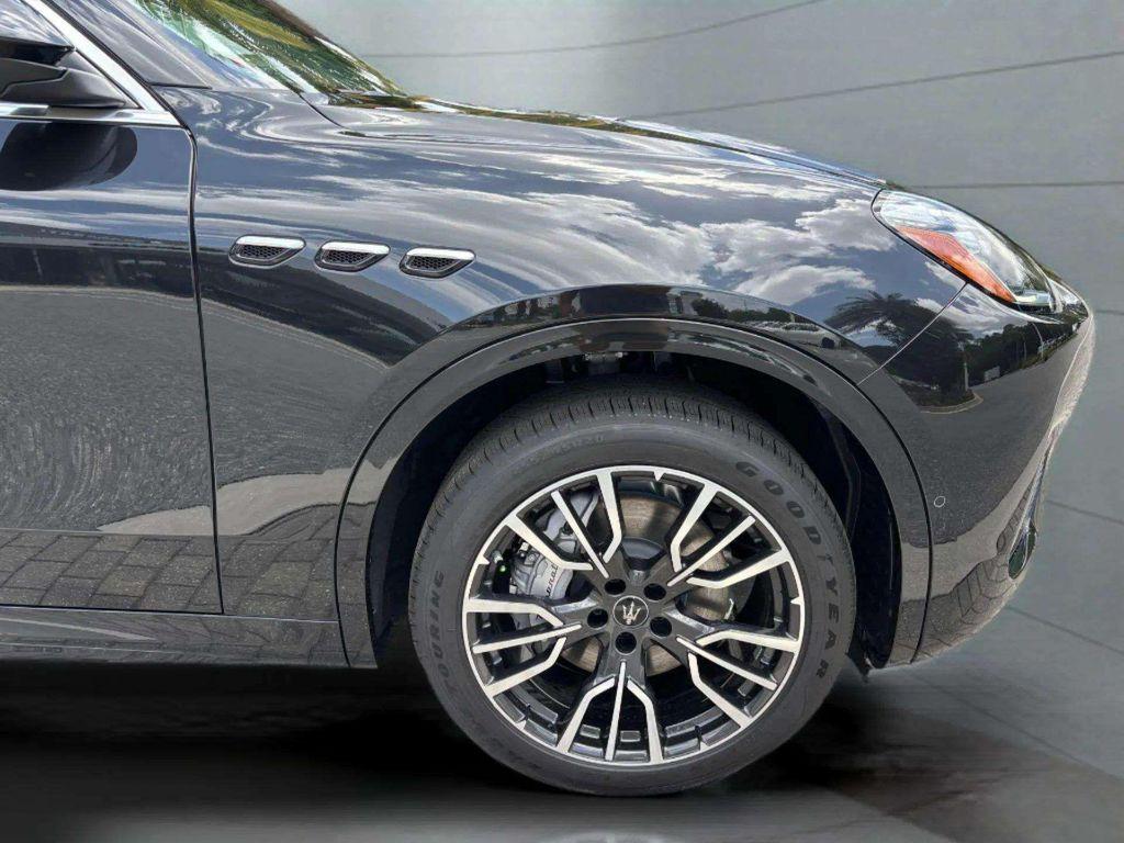 new 2025 Maserati Grecale car, priced at $82,655