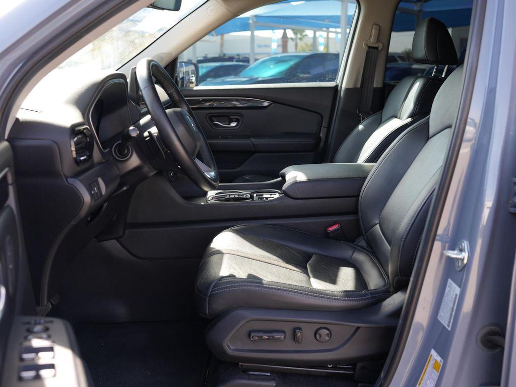 used 2025 Honda Pilot car, priced at $41,828