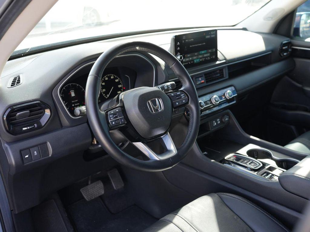 used 2025 Honda Pilot car, priced at $41,828