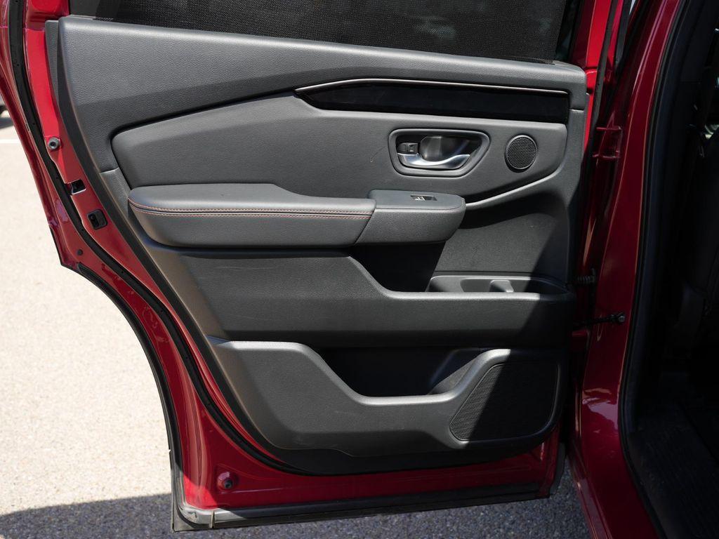 used 2025 Honda Pilot car, priced at $42,980