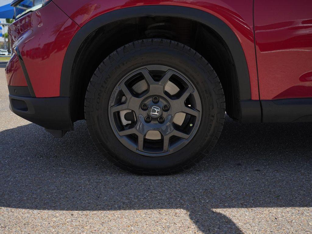 used 2025 Honda Pilot car, priced at $42,980