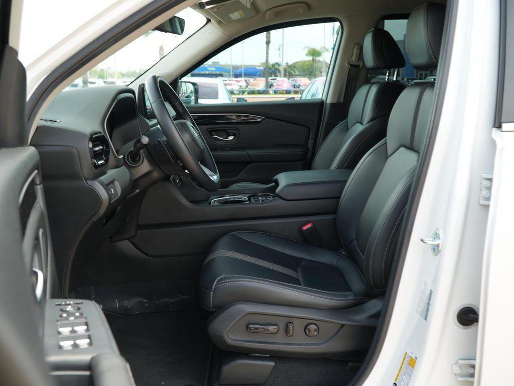 used 2025 Honda Pilot car, priced at $41,500