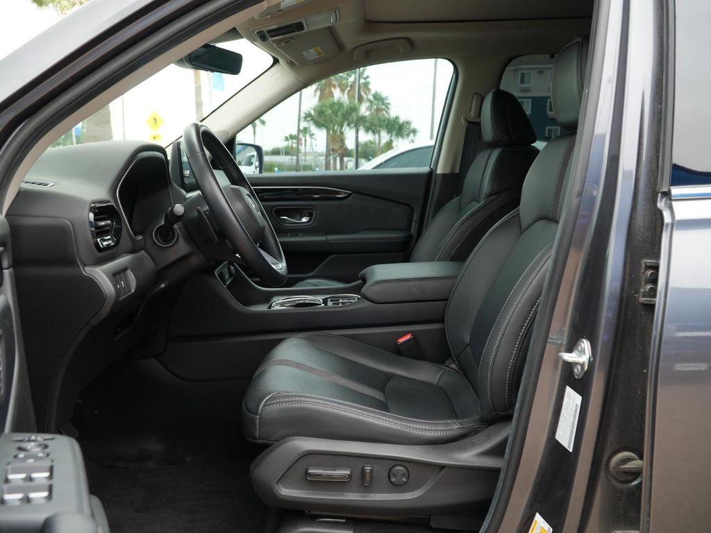 used 2025 Honda Pilot car, priced at $41,990