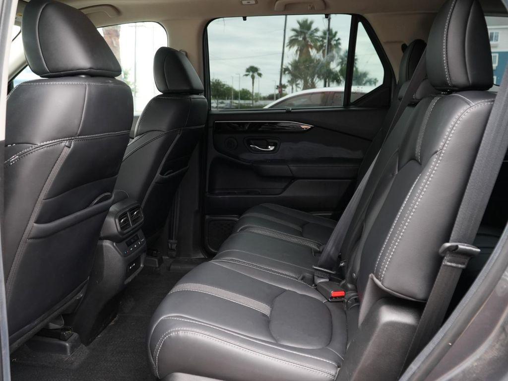 used 2025 Honda Pilot car, priced at $41,990