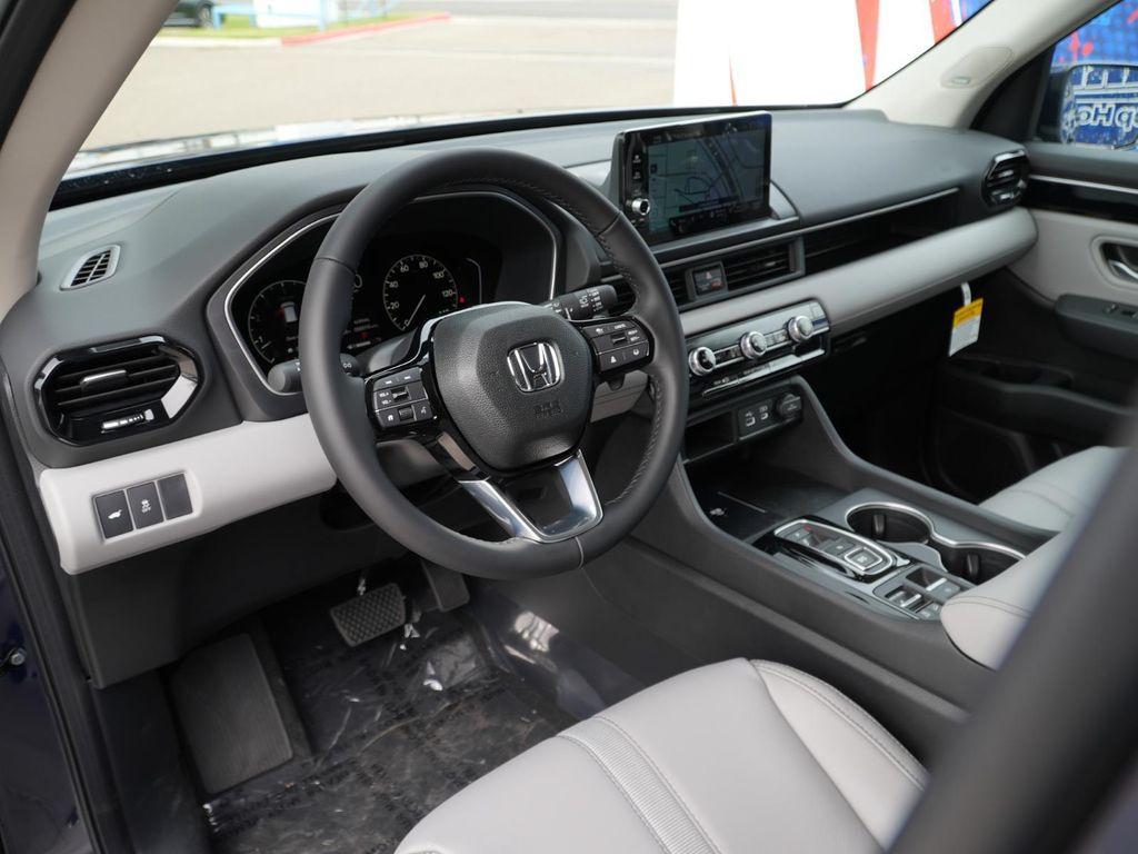 new 2025 Honda Pilot car, priced at $51,691